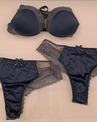 Completo intimo in raso elasticizzato e pizzo