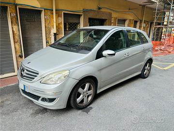 Mercedes B 180