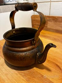 Bollitore in rame martellato vintage