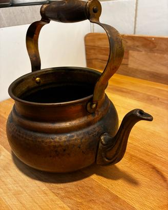 Bollitore in rame martellato vintage