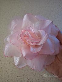 Rosa grande rosa spilla