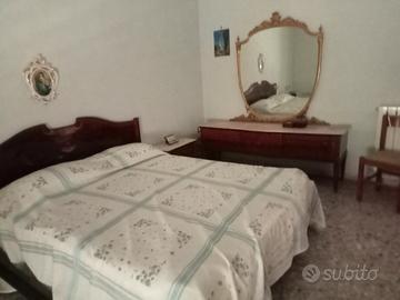  mobili d’antiquariato in buone condizioni 