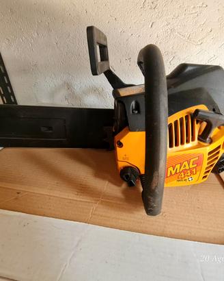 Motosega a scoppio con affilatore di lame