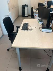 2 scrivanie Febrü Quadro-2 Febrü Quadro Tische