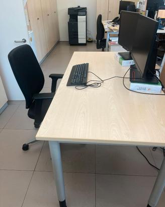 2 scrivanie Febrü Quadro-2 Febrü Quadro Tische