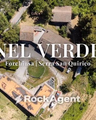 Casa indipendente di 375 m² con più di 5 locali e 