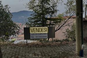 Terreno edificabile 600 mq con doppio ingresso