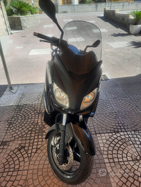 Scooter yahama x-max 125