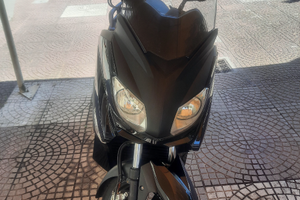 Scooter yahama x-max 125
