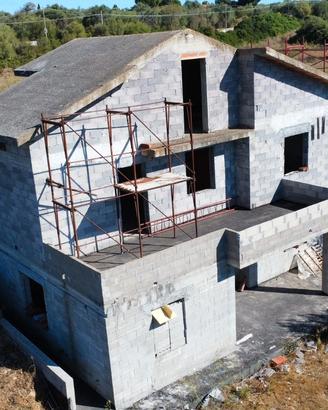 Villa da ultimare con 2.000 mq di terreno