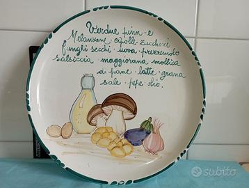 piatto in ceramica dipinto a mano