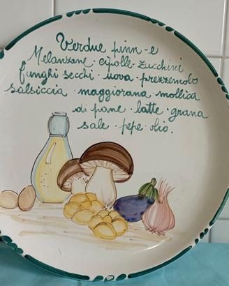piatto in ceramica dipinto a mano