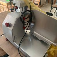 Attrezzature e arredamento per pizzeria