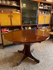 Tavolo rotondo in legno tipoco anni ‘60/‘70