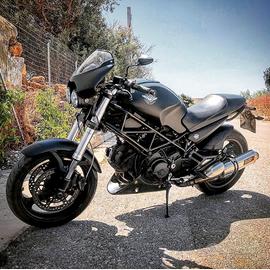 Ducati Monster 695 con scarichi Mivv.