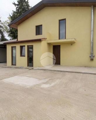 CASA SEMINDIPENDENTE A LESIGNANO DE' BAGNI