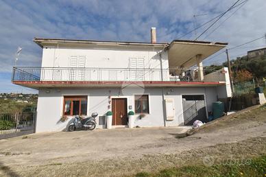 4 LOCALI A AGROPOLI