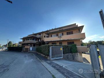 Box / Garage di 40 m² a Bussero