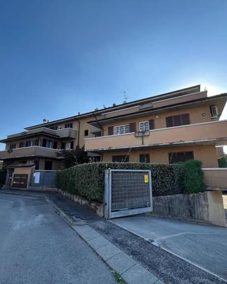 Box / Garage di 40 m² a Bussero