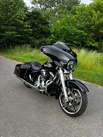 Harley Davidson Street Glide 103