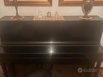 Pianoforte verticale a parete nero Furstenberg