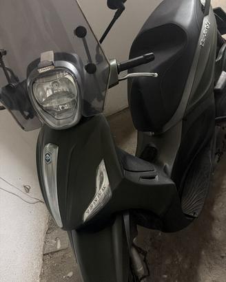 Beverly 300s