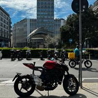 Mv agusta brutale 800