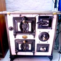stufa in ceramica e ghisa ,marchio italia primi 90