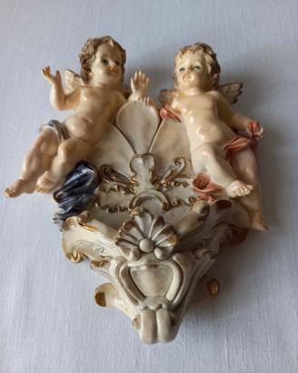 Acquasantiera vintage con due angioletti.