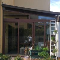 Veranda in alluminio finitura legno.