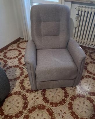 Poltrona per anziani elevabile