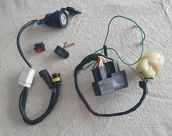 Kit USB e Boccola centralina Vespa 300 GTS/GTV