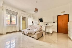 2 LOCALI A POZZUOLI