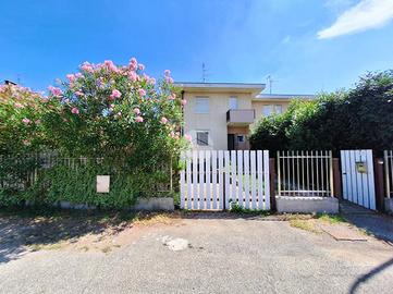 PORZIONE DI BIFAMILIARE A INVERUNO