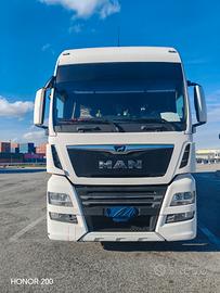 trattore stradale con semirimorchio 