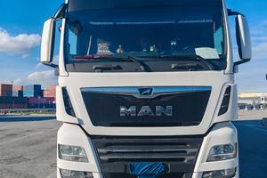 trattore stradale con semirimorchio 