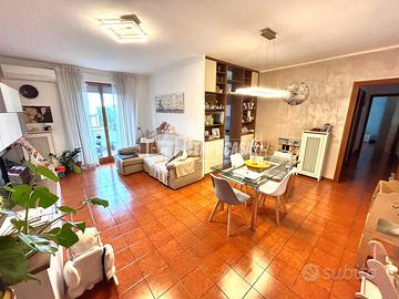 AMPIO TRILOCALE CON BALCONE TERRAZZO, 2 POSTI AUTO