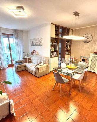 AMPIO TRILOCALE CON BALCONE TERRAZZO, 2 POSTI AUTO