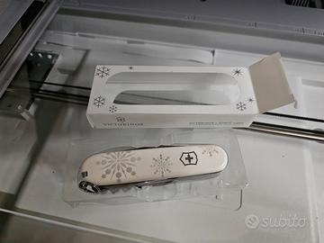 victorinox explorer white christmas special editio