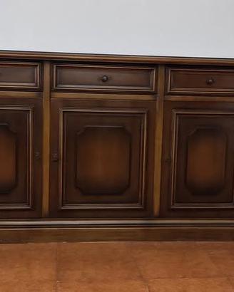 Credenza classica in legno con cassettoni