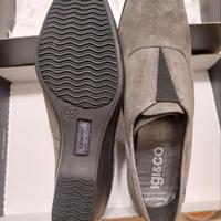 Due paia di scarpe 