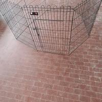 Recinto in rete con porta