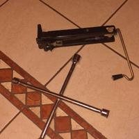 cric e chiave a croce