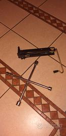 cric e chiave a croce