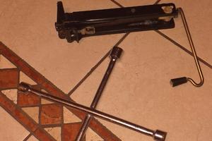 cric e chiave a croce