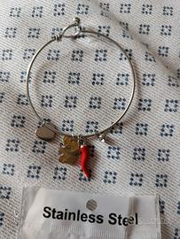 Bracciale rigido in acciaio con charms nuovo