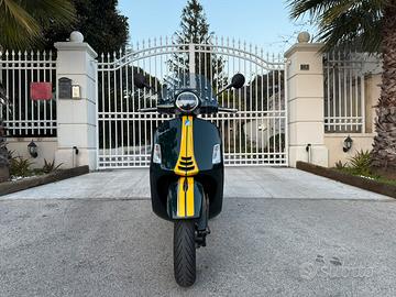 Vespa GTS 300 Super “Racing Sixties”