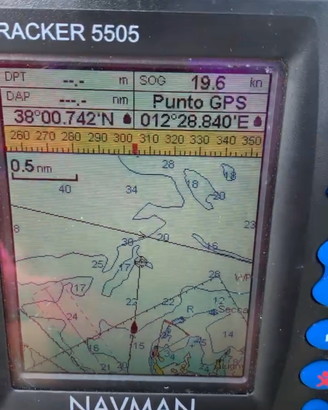 GPS Chartplotter Navman Tracker 5505 a colori –