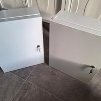 armadietti in metallo colore bianco