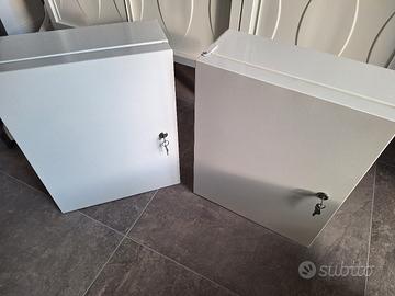 armadietti in metallo colore bianco